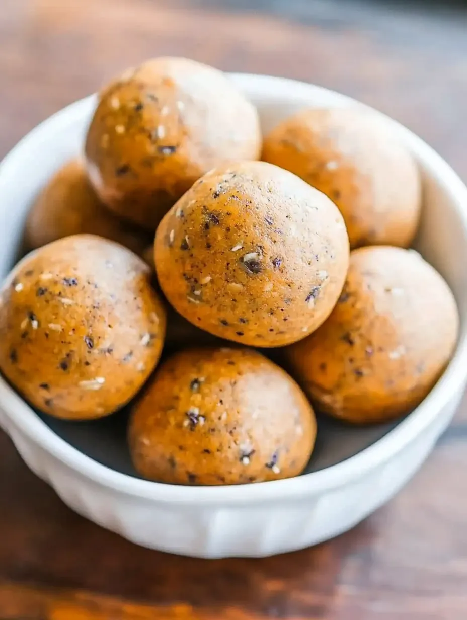 Easy No-Bake Healthy Pumpkin Pie Energy Balls